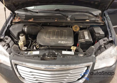 2016 Chrysler Town & Country Touring from USA, damaged, VIN 2C4RC1BG8GR172890